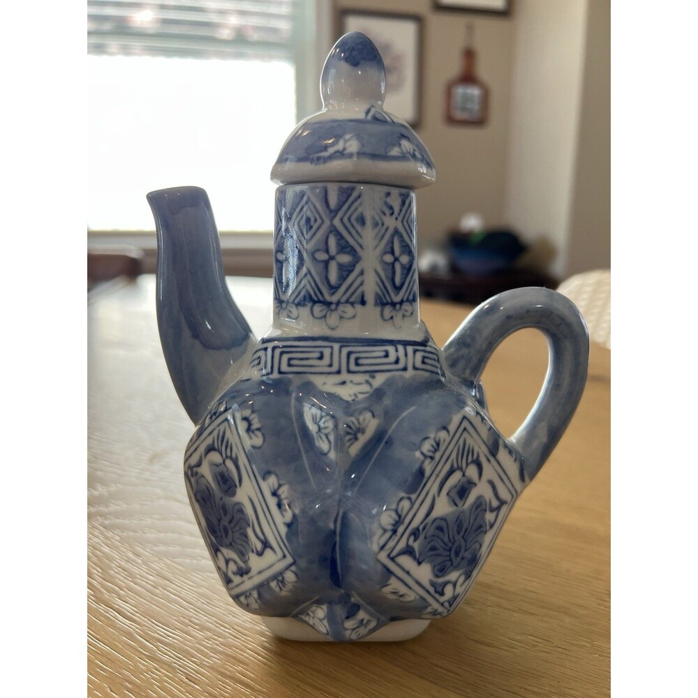 Vintage Chinese Porcelain Miniature Teapot / Coffee Pot Blue & White Design